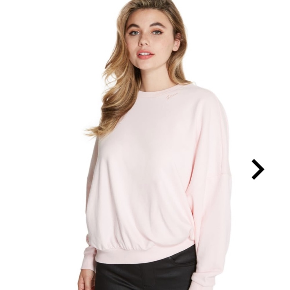 ✨NWT Guess Oversized Pullover - Size M